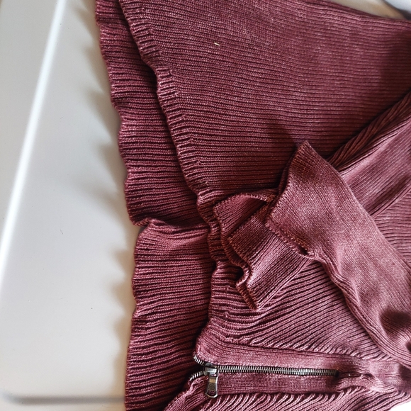 Sweater - Picture 6 of 11